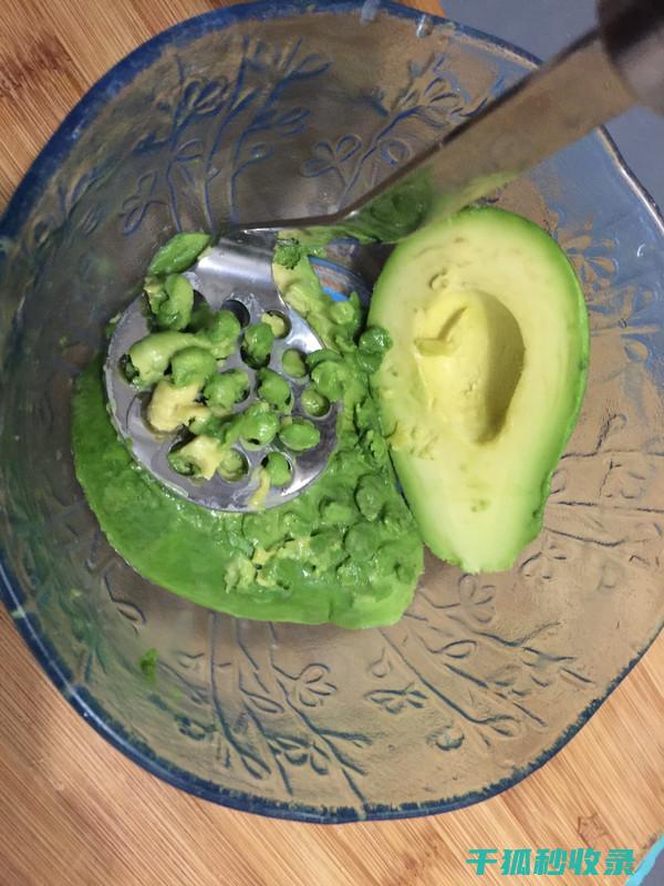 切牛油果技巧分享：让你的牛油果料理更完美 (切牛油果技巧和方法)